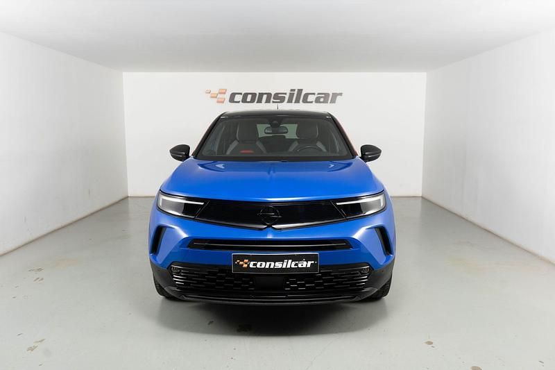 Azul Usado 2022 Opel Mokka-e GS Line SUV | € 19.890 (Preço justo) - Imagem 1/4