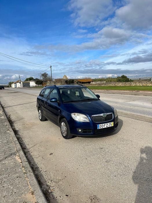 Usado 2008 Skoda Fabia Sedan | € 2.400 (Super Preço) - Imagem 1/4