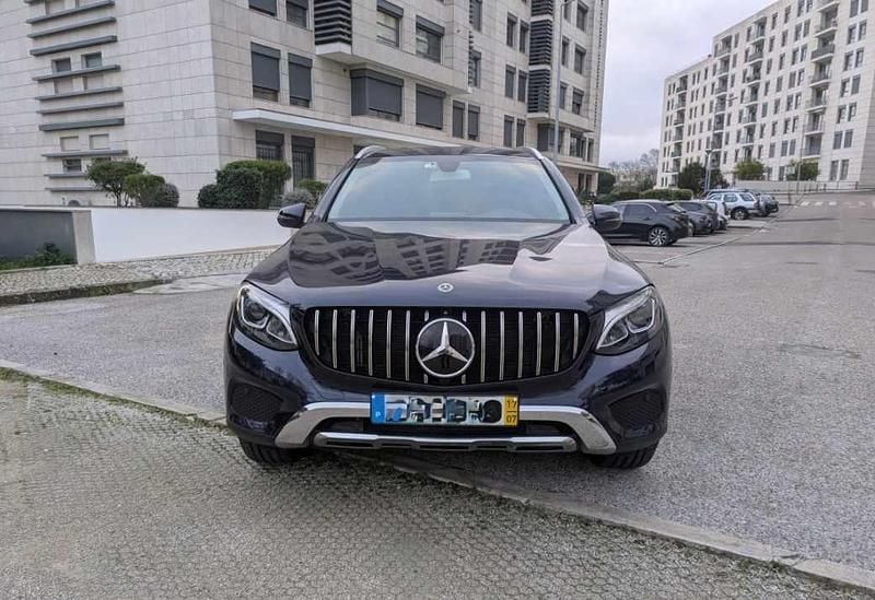 Azul Usado 2017 Mercedes GLC250 Citadino | € 33.000 - Imagem 1/4