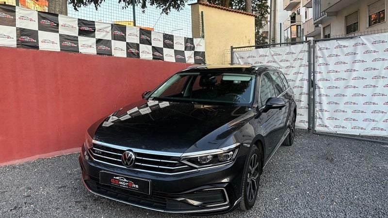 Cinza Usado 2020 VW Passat GTE Carrinha | € 18.500 (Preço justo) - Imagem 1/4