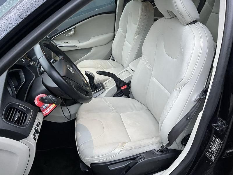 Usado Volvo V40 115 HP (84 kW) 2013 Sedan