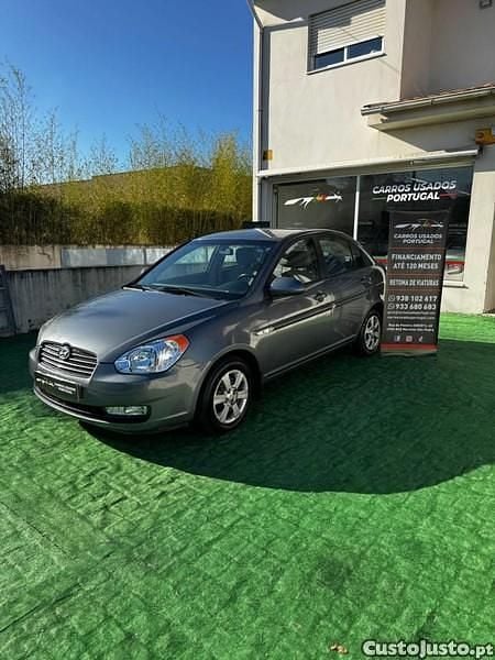 Cinza Usado 2008 Hyundai Accent Style Sedan | € 4.900 - Imagem 1/1