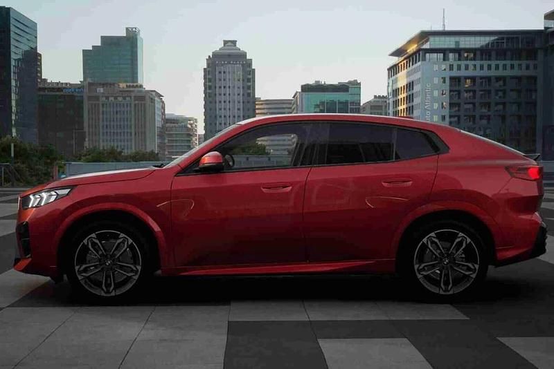 Novo BMW iX2 Comfort Edition 150 kW (204 HP) 2025 Vermelho SUV