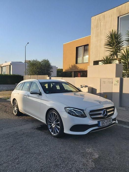 Usado 2017 Mercedes E200 Avantgarde Sedan | € 18.500 - Imagem 1/4