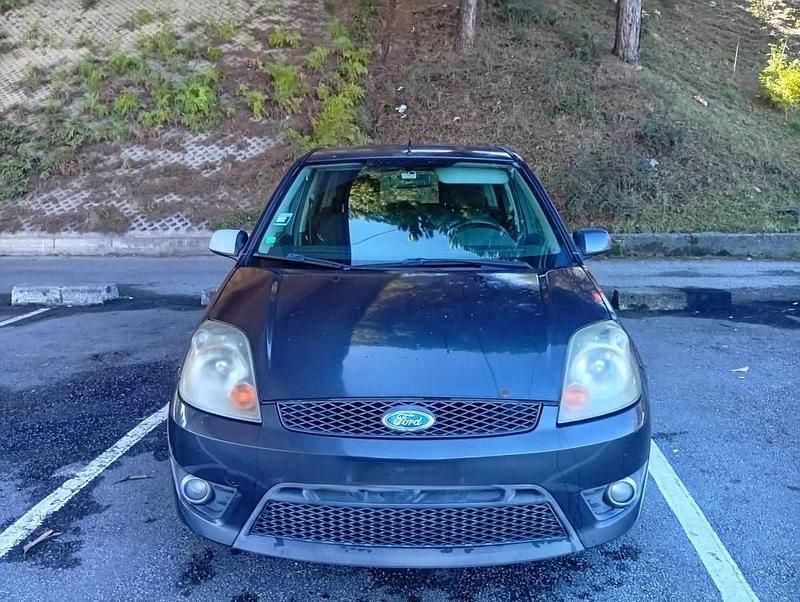Cinzento Usado 2007 Ford Fiesta ST Citadino | € 2.700 (Bom preço) - Imagem 1/4