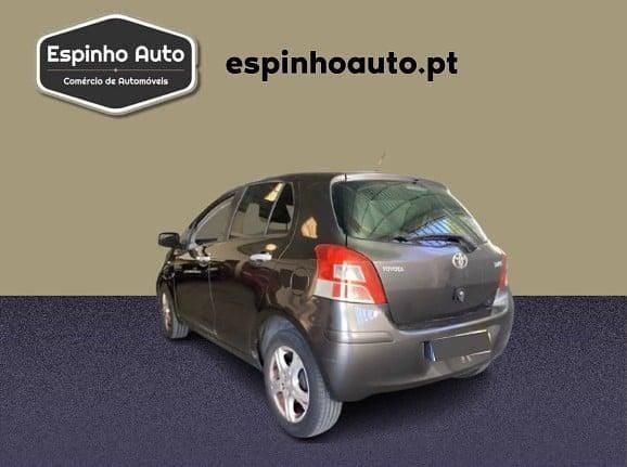 Usado Toyota Yaris 70 HP (51 kW) 2011 Antracite Citadino