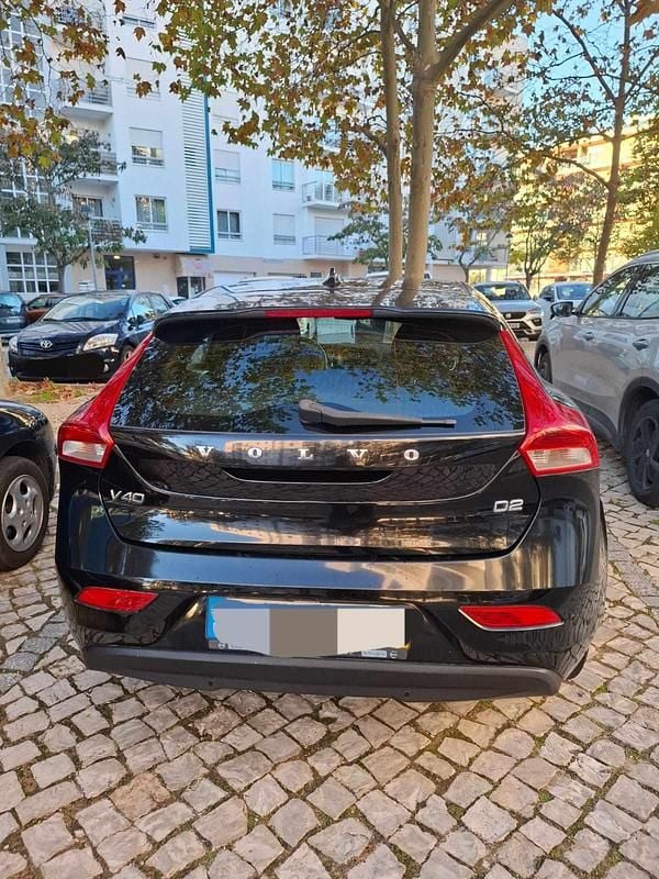 Usado Volvo V40 120 HP (88 kW) 2016 Preto Citadino