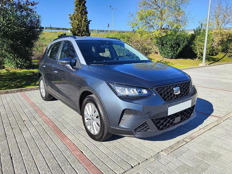 Usado Seat Arona 110 HP (80 kW) 2022 Cinzento SUV