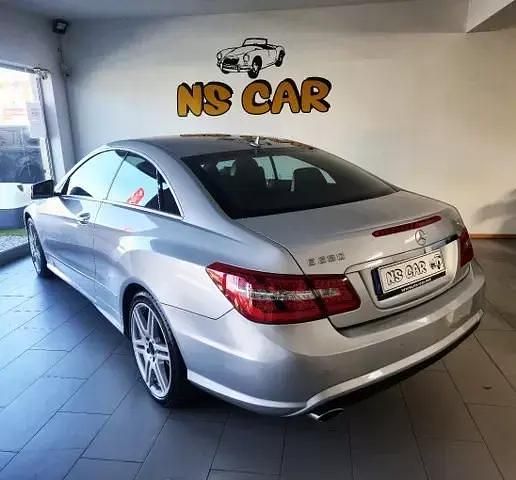 Usado Mercedes E250 Avantgarde 204 HP (150 kW) 2013 Cinzento Citadino