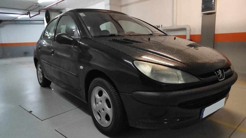 Preto Usado 2001 Peugeot 206 Citadino | € 2.550 (Caro) - Imagem 1/4