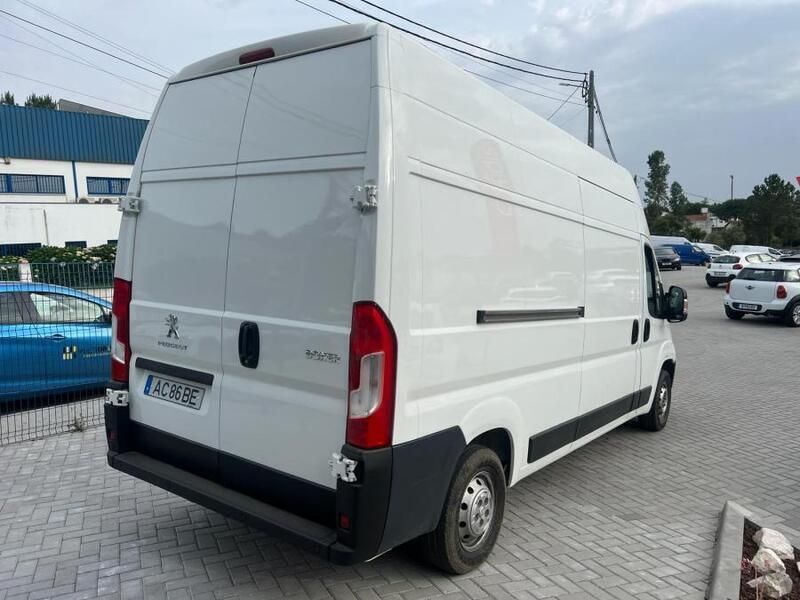 Branco Usado 2020 Peugeot Boxer Premium Van | € 21.990 (Preço justo) - Imagem 1/4