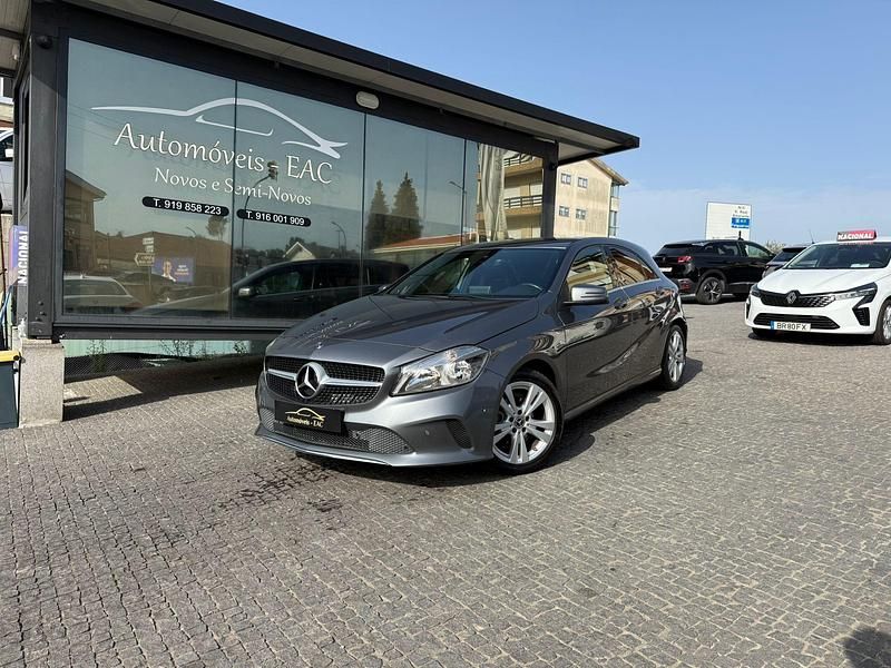 Cinza Usado 2018 Mercedes A180 Urban | € 19.999 (Preço elevado) - Imagem 1/4