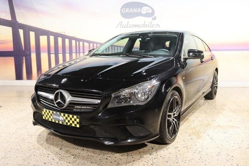 Usado Mercedes CLA180 Shooting Brake Urban 109 HP (80 kW) 2016 Preto Carrinha