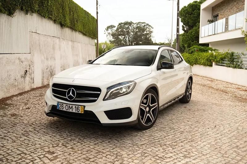 Usado Mercedes GLA220 AMG line 170 HP (125 kW) 2014 Branco SUV