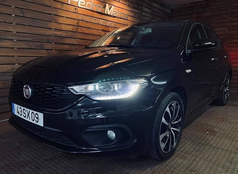 Usado Fiat Tipo 95 HP (69 kW) 2017 Preto