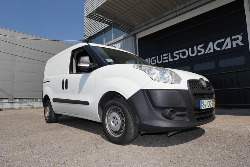 Branco Usado 2014 Fiat Idea Monovolume | € 6.000 - Imagem 1/4