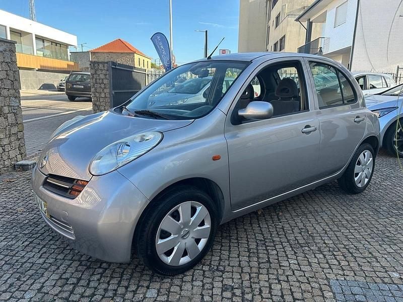 Cinza Usado 2003 Nissan Micra Acenta Citadino | € 3.500 - Imagem 1/4