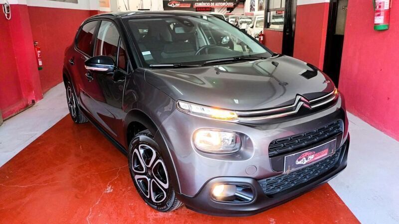 Cinzento Usado 2018 Citroën C3 PureTech Citadino | € 11.190 (Preço justo) - Imagem 1/4
