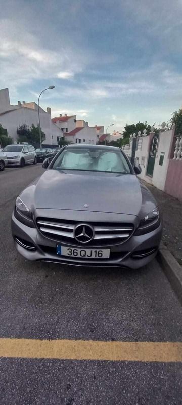 Cinzento Usado 2015 Mercedes C180 Sedan | € 18.500 (Preço justo) - Imagem 1/4