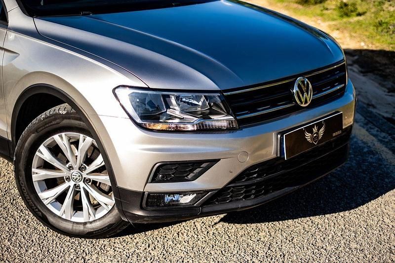 Usado VW Tiguan Trendline 115 HP (84 kW) 2018 Cinza SUV