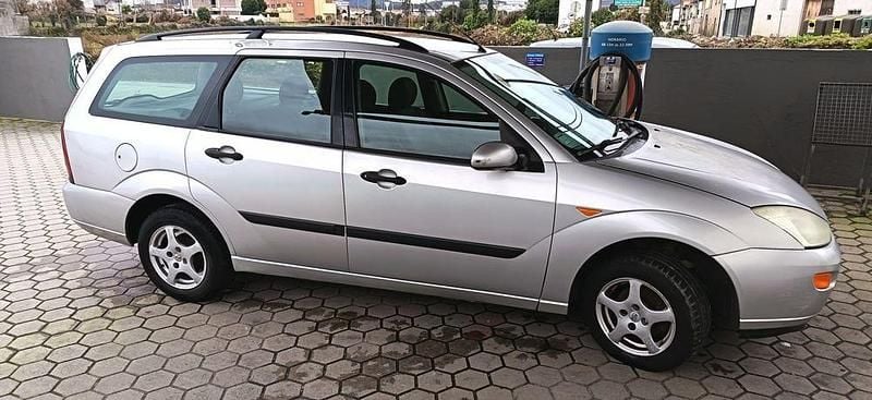 Usado 2001 Ford Focus Sedan | € 1.200 (Preço justo) - Imagem 1/4