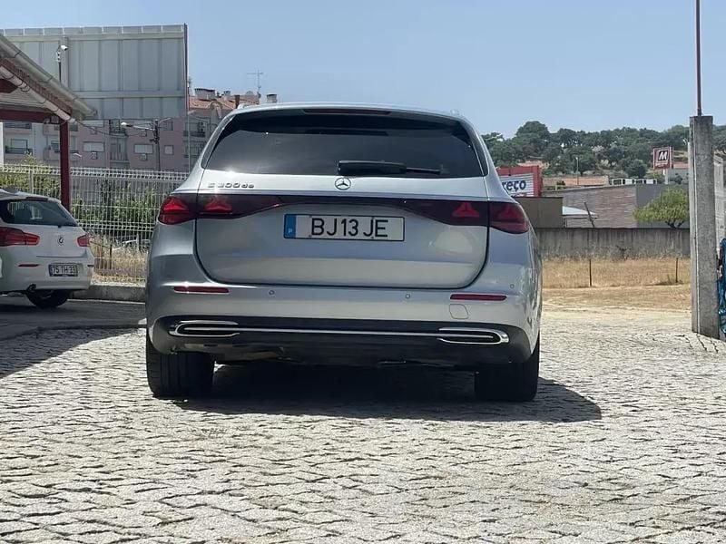 Usado Mercedes E300 313 HP (230 kW) 2024 Cinzento Carrinha