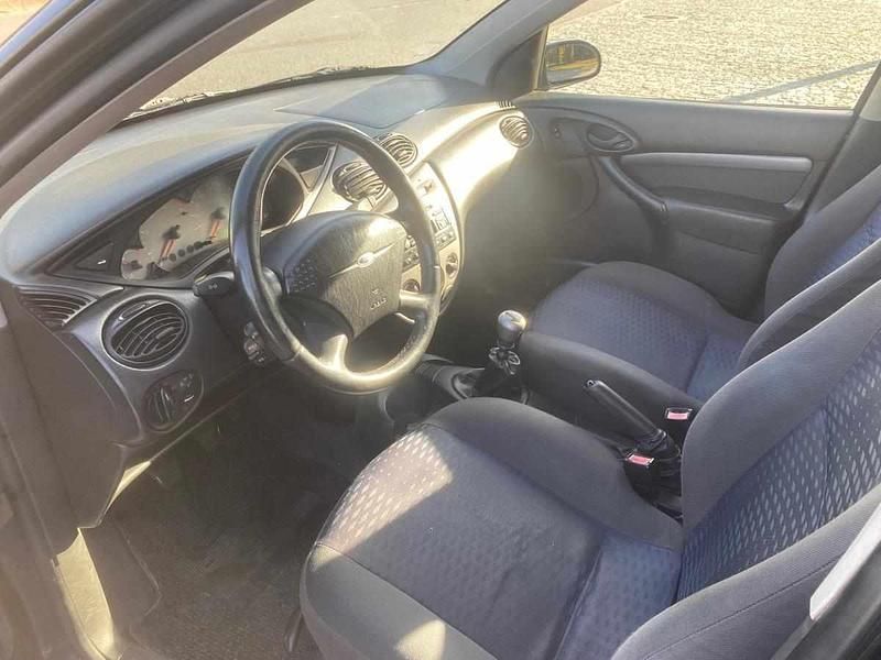 Usado Ford Focus 90 HP (66 kW) 2001 Preto Citadino