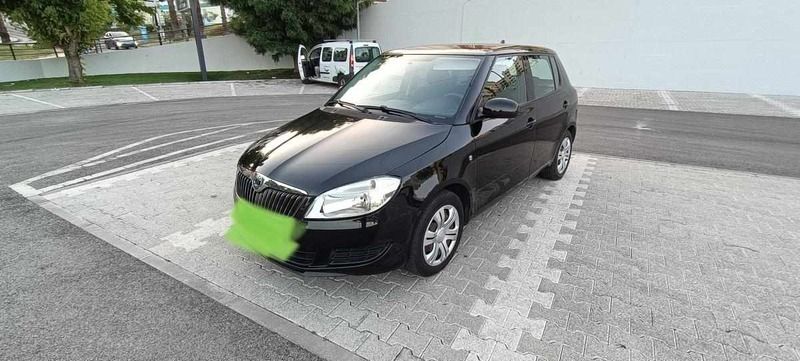 Preto Usado 2010 Skoda Fabia Citadino | € 4.475 - Imagem 1/4