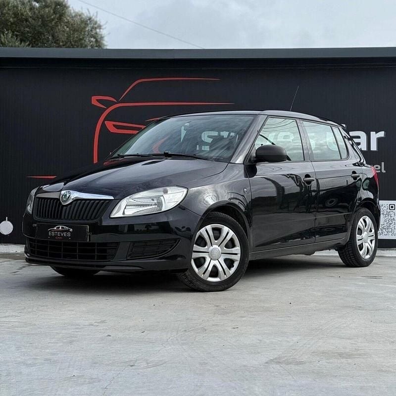 Usado Skoda Fabia Active 75 HP (55 kW) 2010 Preto Sedan