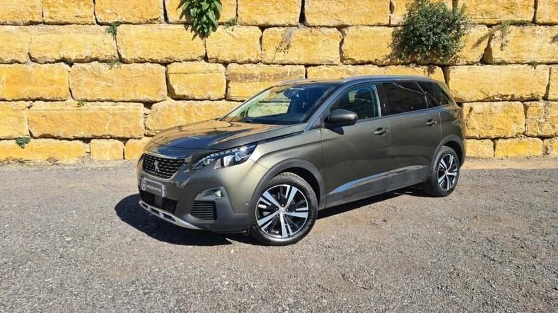 Verde Usado 2018 Peugeot 5008 Allure Monovolume | € 23.000 (Preço justo) - Imagem 1/4