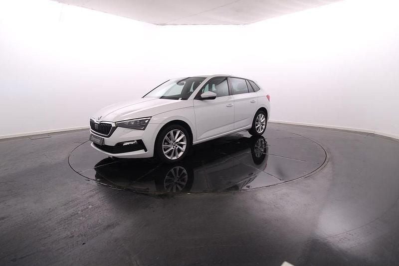 Branco Usado 2022 Skoda Scala Citadino | € 19.900 (Preço justo) - Imagem 1/4