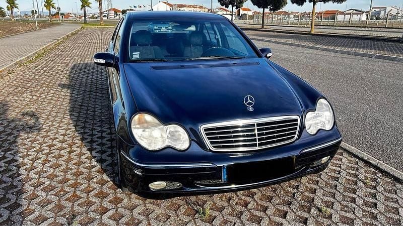 Usado 2002 Mercedes C270 Sedan | € 8.990 - Imagem 1/4