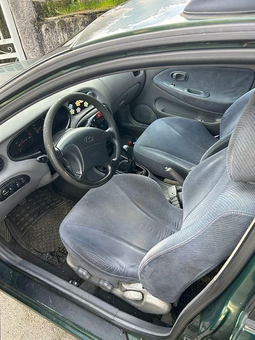Usado Hyundai Lantra 85 HP (62 kW) 1999 Sedan