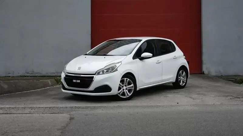 Branco Usado 2015 Peugeot 208 Active Citadino | € 11.900 (Caro) - Imagem 1/4