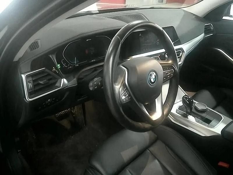 Usado BMW 330e Luxury Line 292 HP (214 kW) 2022 Cinza Carrinha
