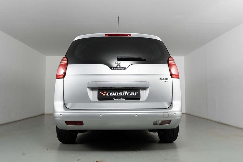 Usado Peugeot 5008 Allure 115 HP (84 kW) 2014 Cinza Monovolume