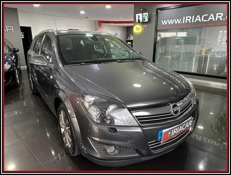 Usado Opel Astra Cosmo 110 HP (80 kW) 2010 Cinza antracite Carrinha