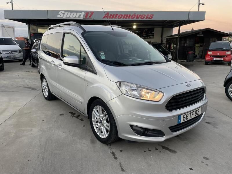 Cinzento Usado 2017 Ford Tourneo Courier Monovolume | € 13.950 - Imagem 1/4