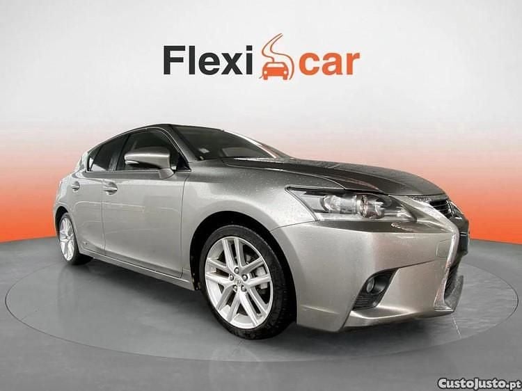 Cinza Usado 2017 Lexus CT200h Executive Line | € 19.490 - Imagem 1/1