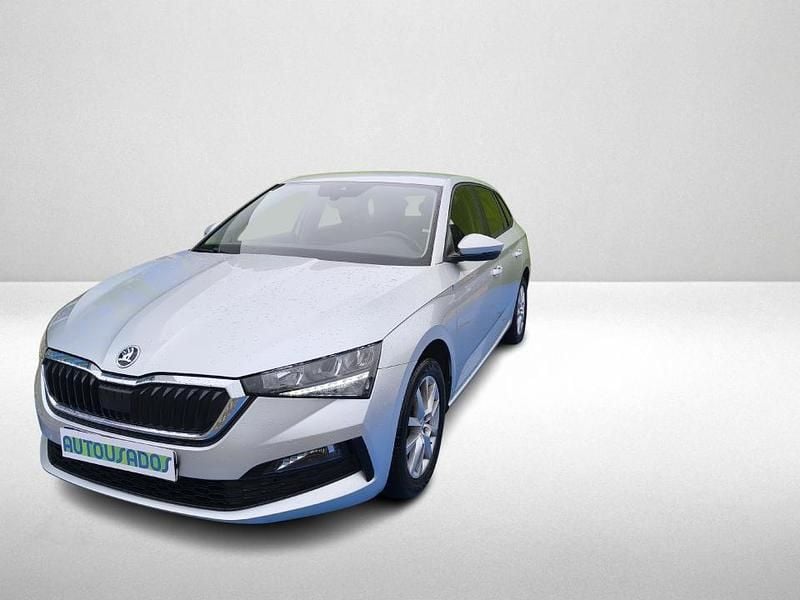 Cinzento Usado 2022 Skoda Scala Citadino | € 14.240 (Bom preço) - Imagem 1/4