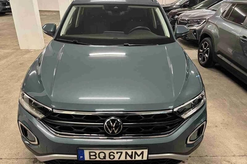 Usado VW T-Roc 110 HP (80 kW) 2025 Azul SUV