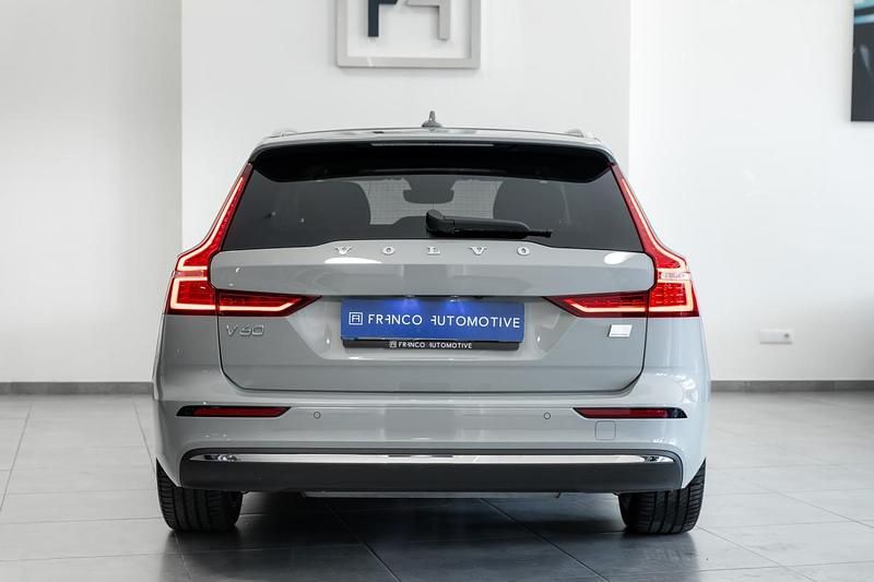 Usado Volvo V60 350 HP (257 kW) 2024 Cinzento Carrinha