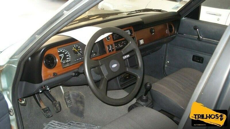 Usado Ford Taunus 73 HP (53 kW) 1981 Verde Sedan