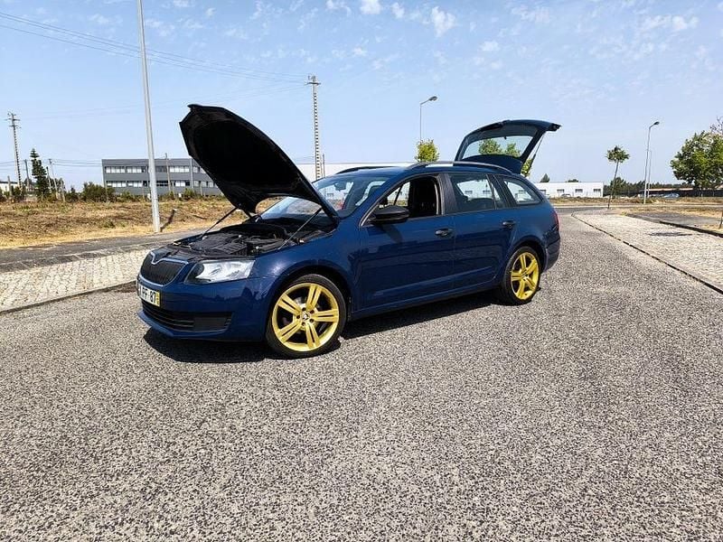 Usado 2014 Skoda Octavia Sedan | € 5.650 - Imagem 1/4