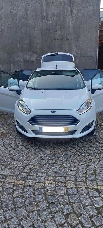 Branco Usado 2015 Ford Fiesta Citadino | € 7.750 (Bom preço) - Imagem 1/4