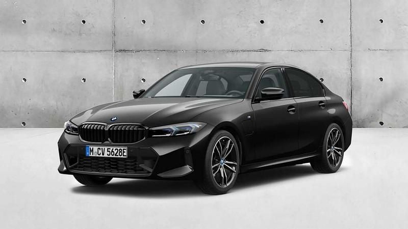 Usado BMW 320e Comfort Edition 204 HP (150 kW) 2024 Preto sapphire metalizada Sedan