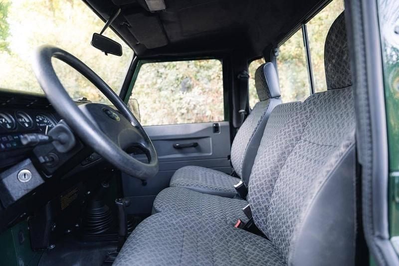 Usado Land Rover Defender 113 HP (83 kW) 1995 Verde SUV