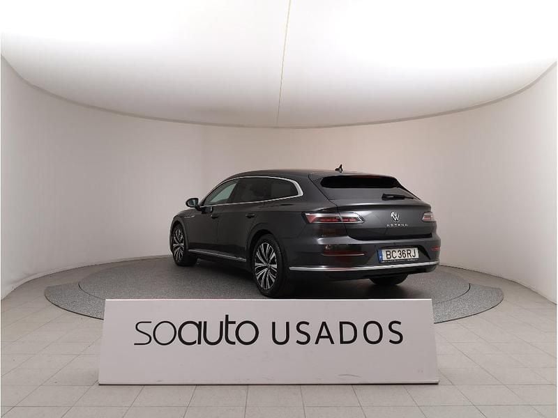 Usado VW Arteon Elegance 150 HP (110 kW) 2023 Cinzento escuro metalizado