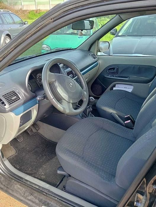 Usado Renault Clio II 85 HP (62 kW) 2004 Sedan