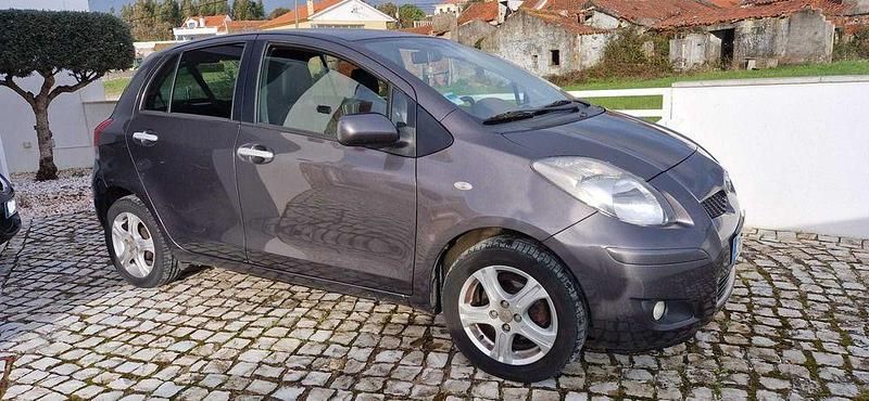 Usado Toyota Yaris 69 HP (50 kW) 2011 Citadino